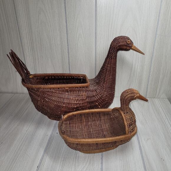 Vintage 80s Wicker Woven Duck Rattan Birds  Bread Basket Catch All Center Piece - Picture 1 of 6